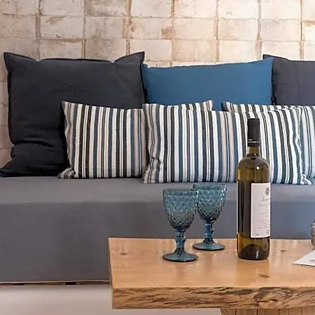 Elia Residences Santorini ホテル 4*