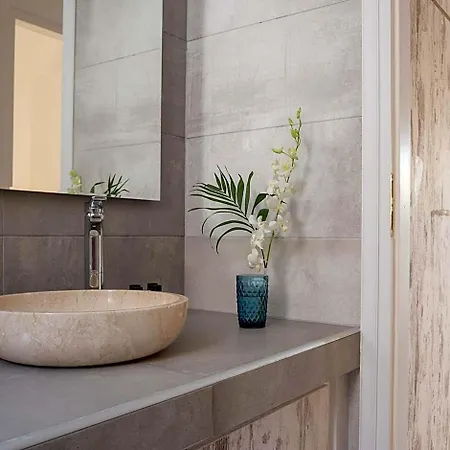 Elia Residences Santorini ホテル 4*